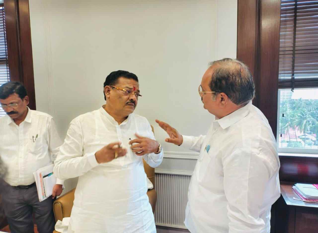 संजय गांधी व श्रावण बाळ योजनेच्या थकीत अनुदानासंदर्भात आज सामाजिक न्याय मंत्री संजय शिरसाठ यांची मोर्शी विधानसभेचे आमदार उमेश यावलकर यांनी घेतली भेट